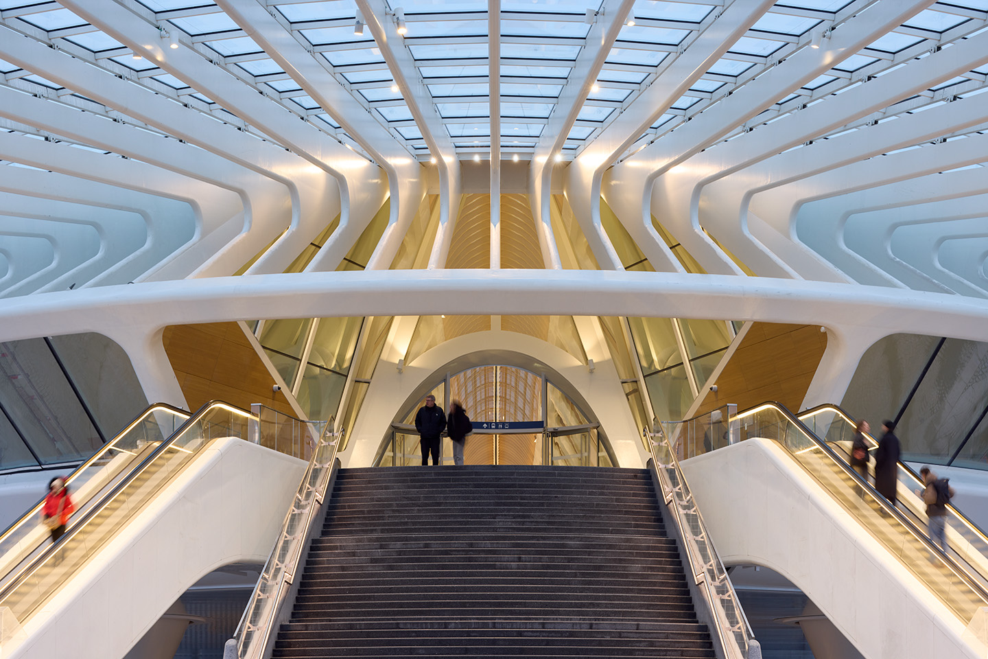 卡拉特拉瓦新作：比利时蒙斯火车站