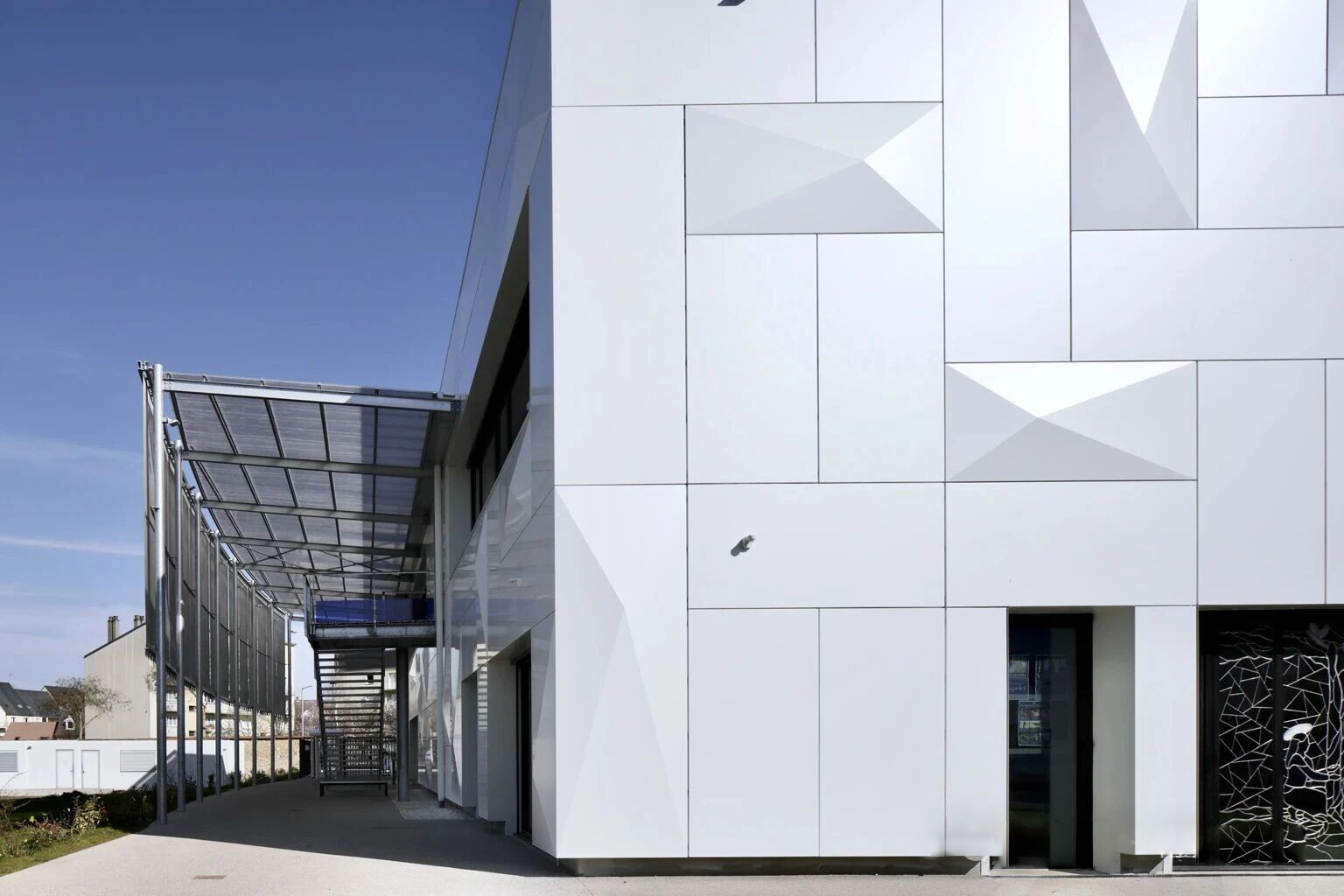 解决铝板平整度的关键方法（三）