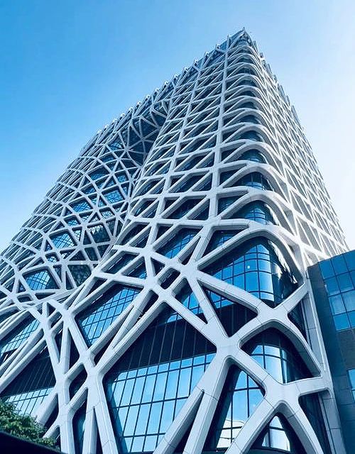 摩珀斯酒店：科幻绚丽的变异体