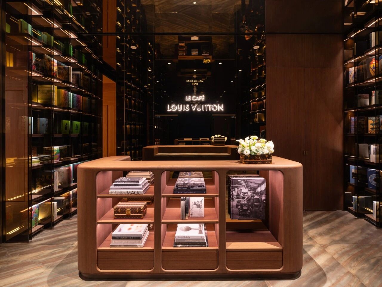 摇曳的水中珊瑚,路易威登”屯“里安家