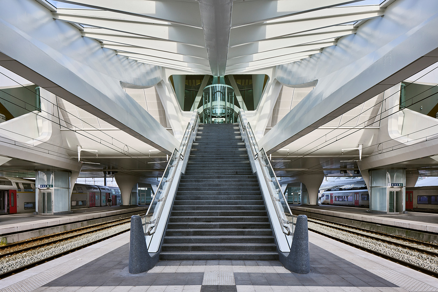 卡拉特拉瓦新作：比利时蒙斯火车站