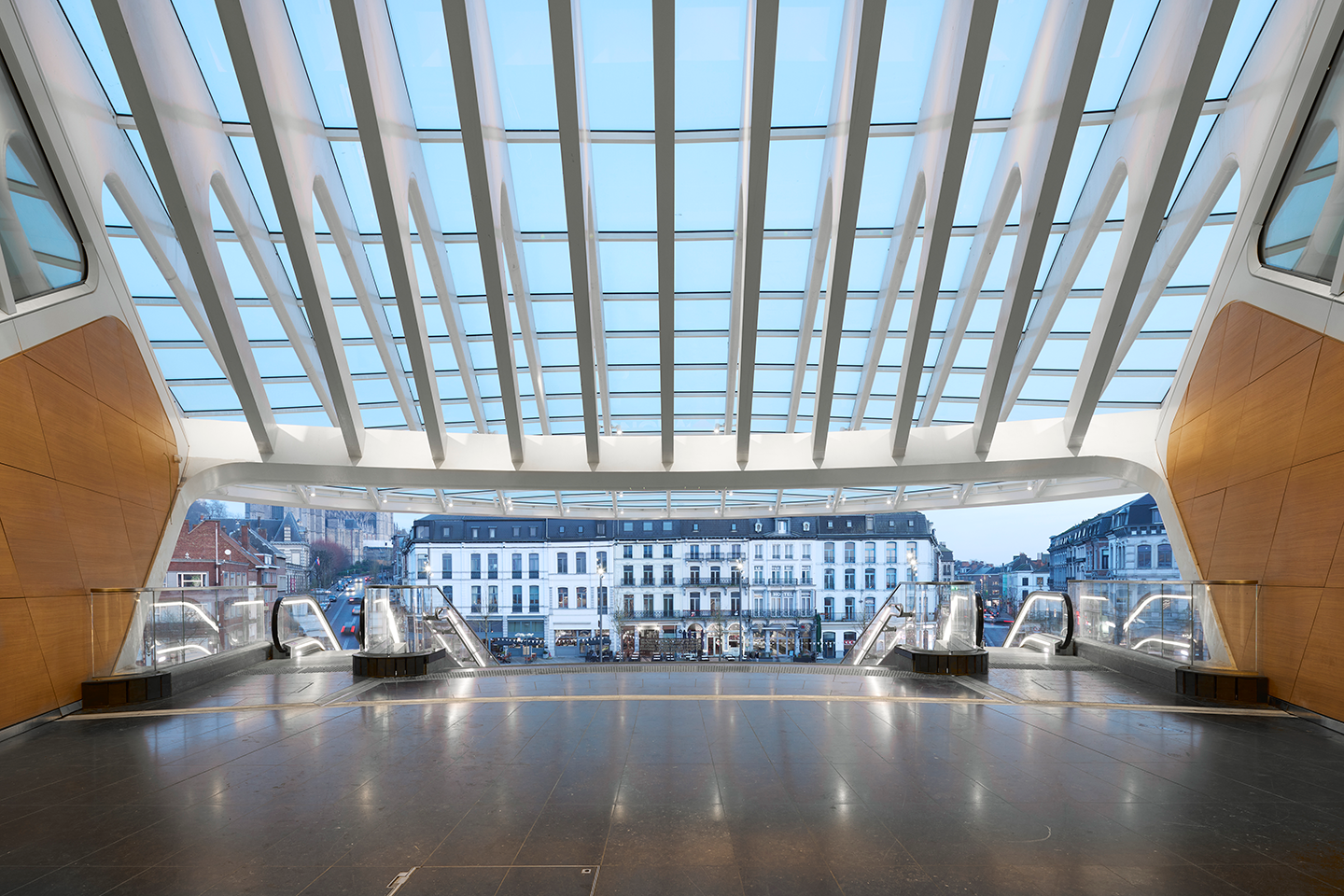 卡拉特拉瓦新作：比利时蒙斯火车站