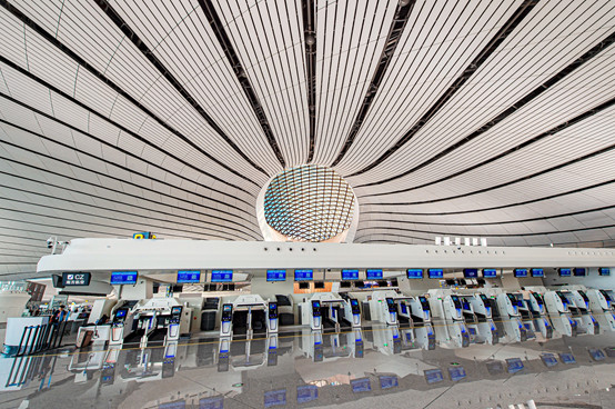 How was the large ceiling of Beijing Daxing Airport built?