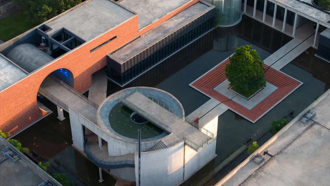 基础设施美学：功能即形式