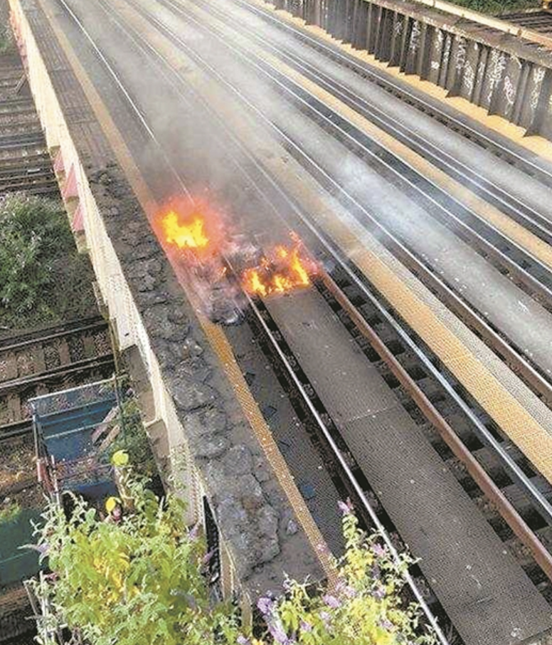 屋顶晒化、立面变形…城市持续“高温”背后，真的能靠建筑“降温”吗？