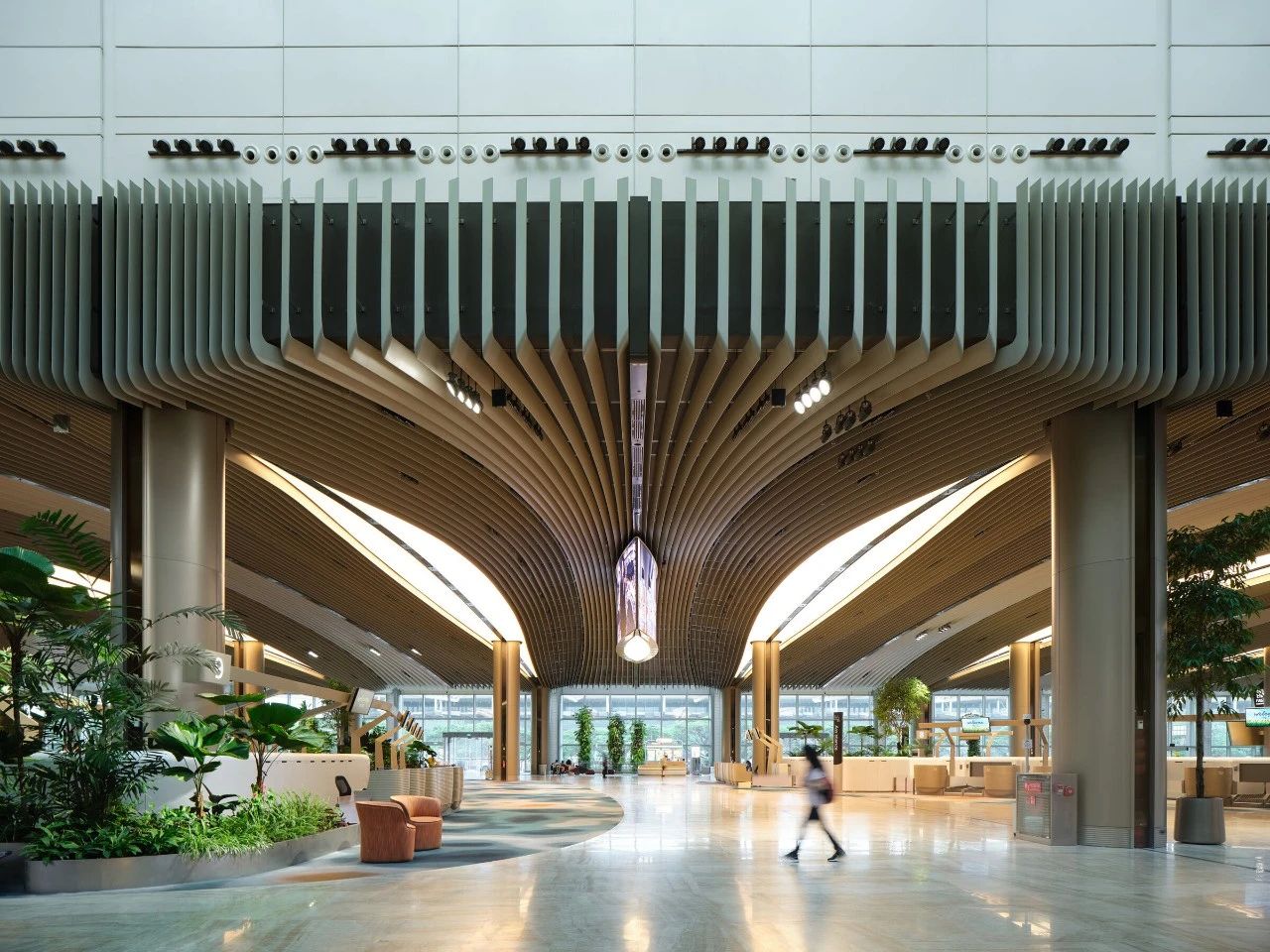 Singapore Changi Airport T2 is fully reopened, transforming into a dreamy garden