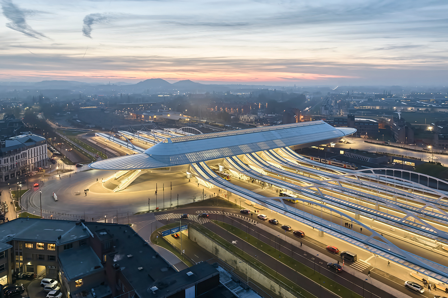 卡拉特拉瓦新作：比利时蒙斯火车站