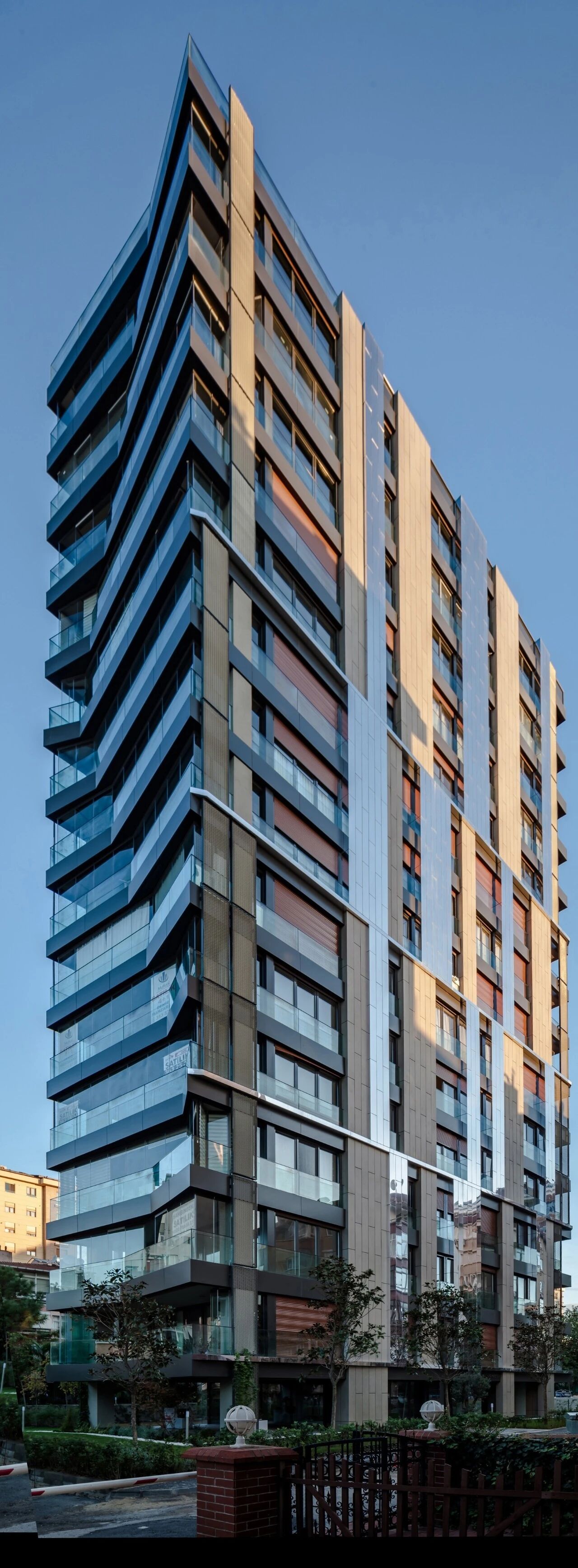 住宅立面流行趋势：全铝板+大玻璃