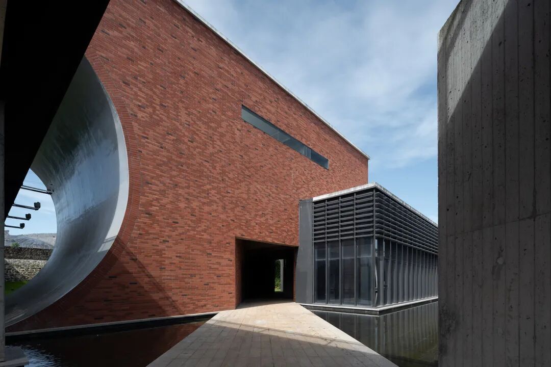 基础设施美学：功能即形式