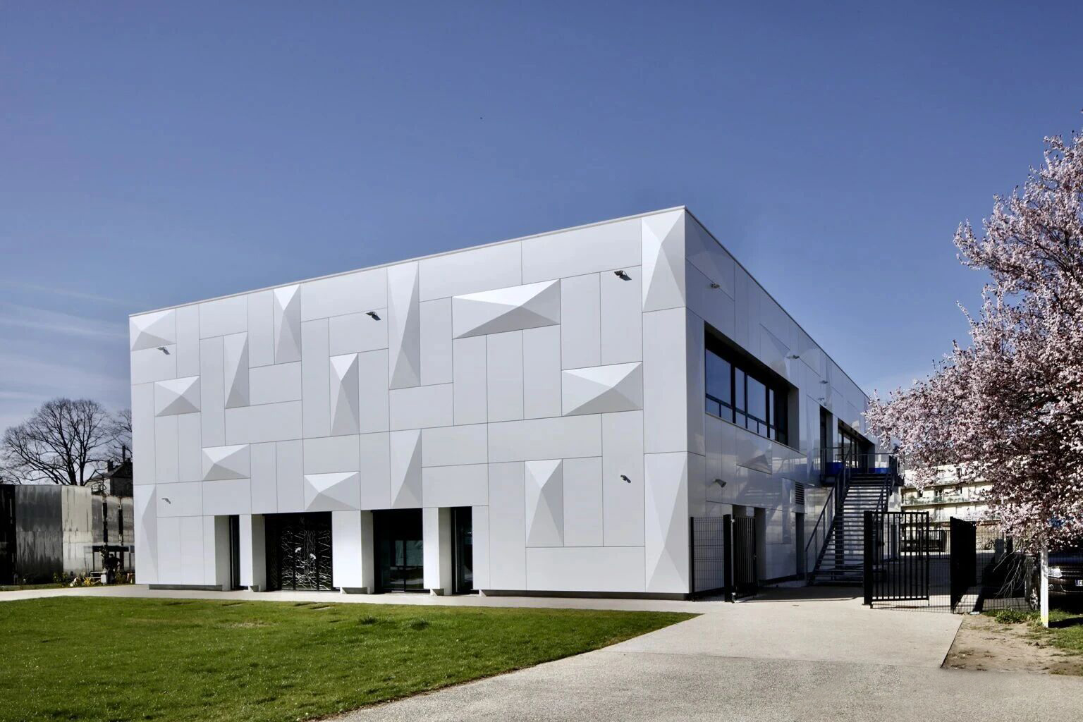 解决铝板平整度的关键方法（三）